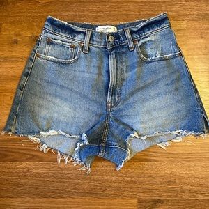 Abercrombie Cutoff Short Curve Love Size 26